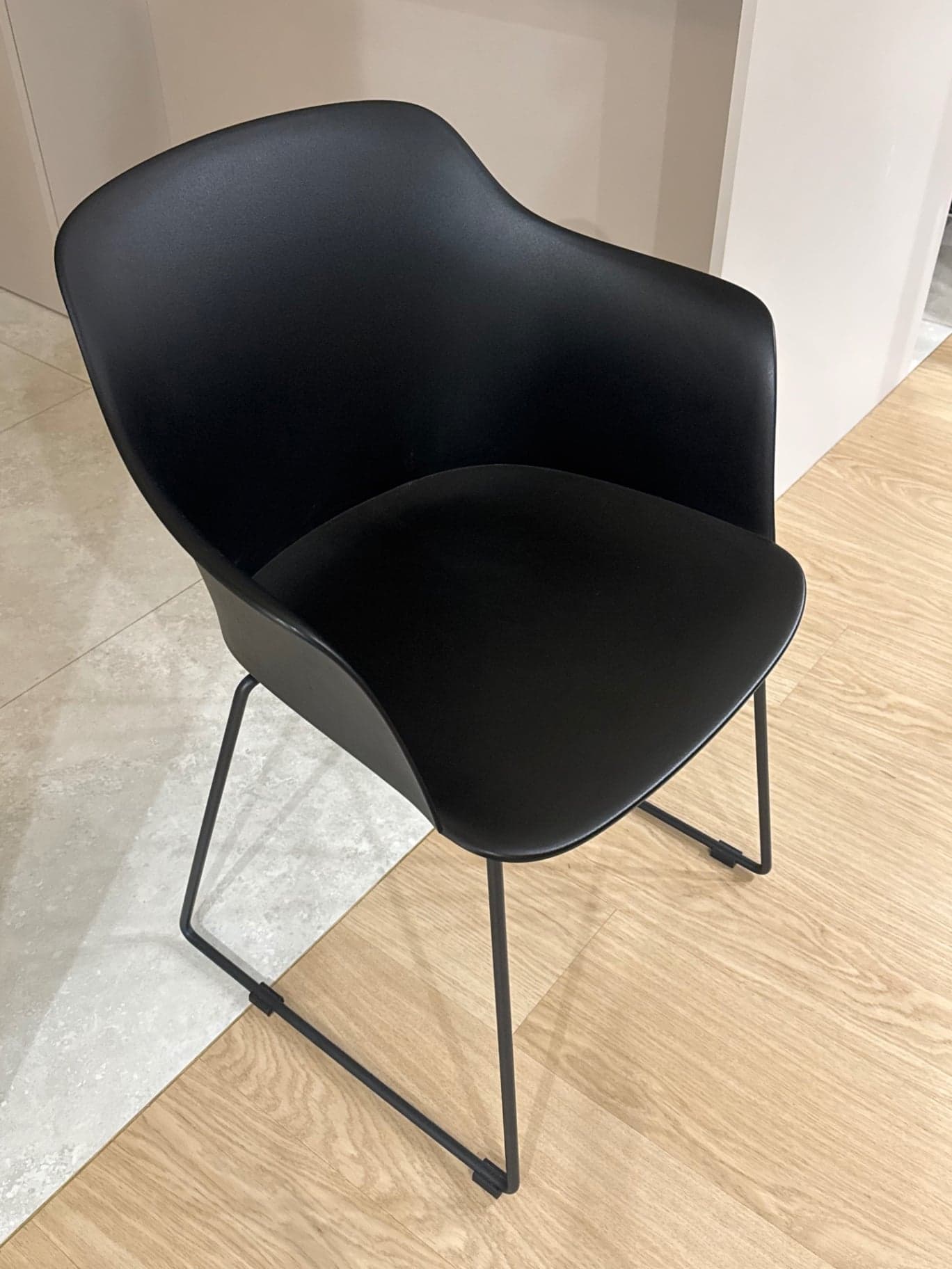 Sprzedam komplet 8 krzeseł