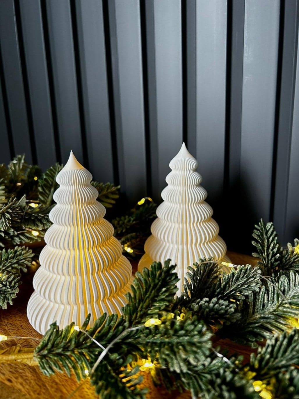 Nowoczesna choinka LED 10 cm - dekoracja świąteczna, minimalistyczna